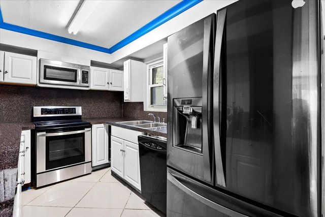 3072 E Olive Road, Pensacola, FL 32514