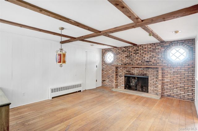 5 Chatham Place, Dix Hills, NY 11746