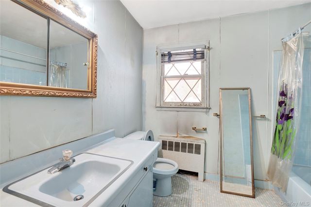 5 Chatham Place, Dix Hills, NY 11746