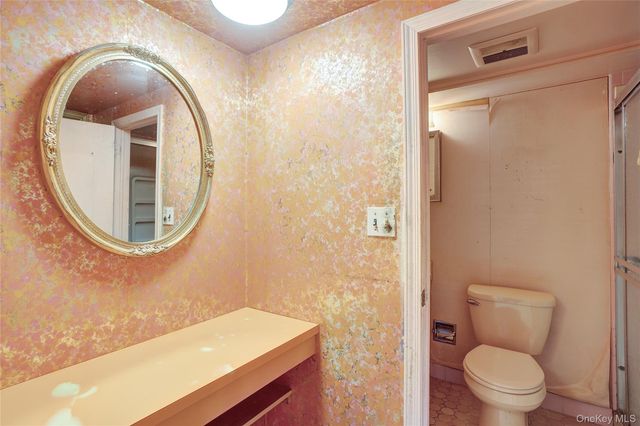 5 Chatham Place, Dix Hills, NY 11746