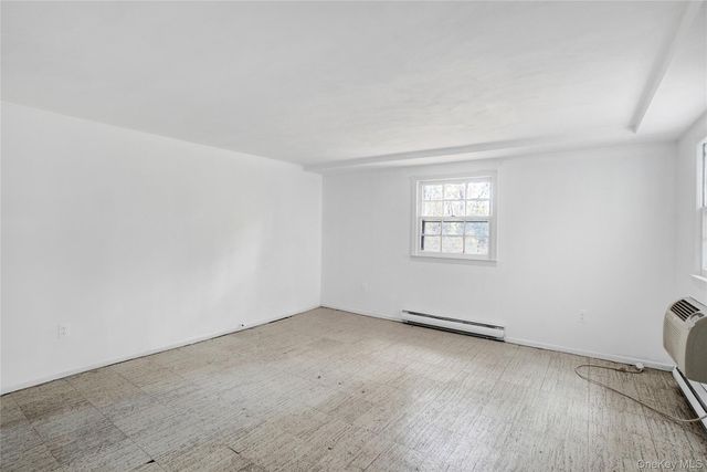 5 Chatham Place, Dix Hills, NY 11746