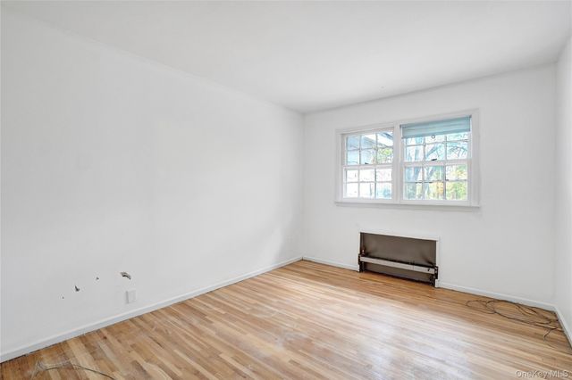 5 Chatham Place, Dix Hills, NY 11746