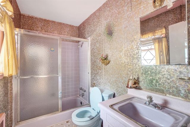 5 Chatham Place, Dix Hills, NY 11746