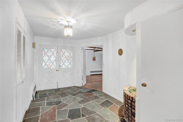 5 Chatham Place, Dix Hills, NY 11746