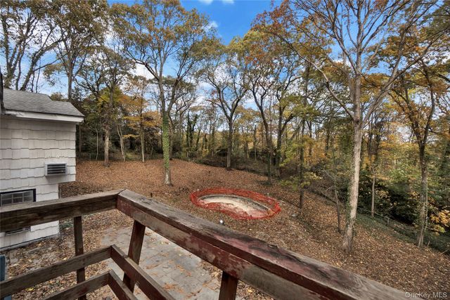 5 Chatham Place, Dix Hills, NY 11746