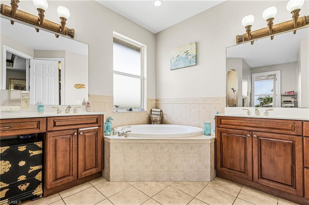 Image 12 of property listing at 2441 NW 9th TER, Cape Coral, FL 33993
