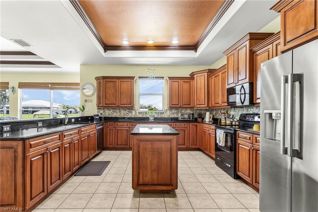 Image 7 of property listing at 2441 NW 9th TER, Cape Coral, FL 33993