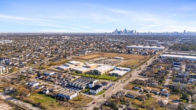 104 E 44th Street, Houston, TX 77018