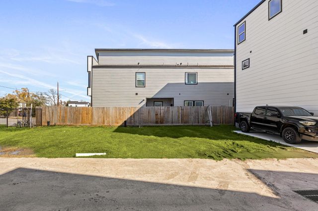 104 E 44th Street, Houston, TX 77018