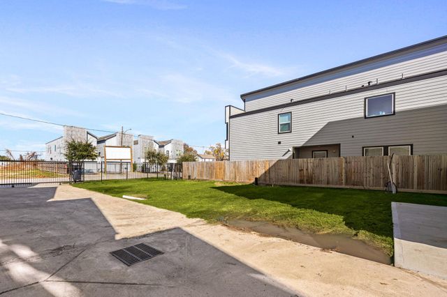 104 E 44th Street, Houston, TX 77018