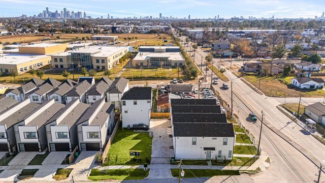 104 E 44th Street, Houston, TX 77018