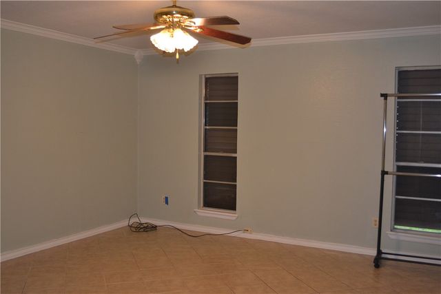 5010 Maylands Dr, Corpus Christi, TX 78413