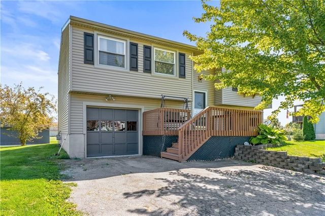 1601 Flaxen Drive, Farmington, NY 14425