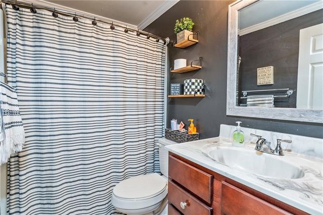 1601 Flaxen Drive, Farmington, NY 14425