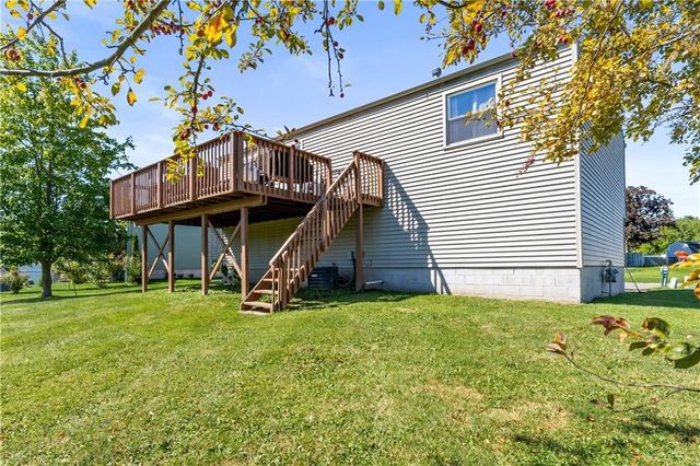 1601 Flaxen Drive, Farmington, NY 14425