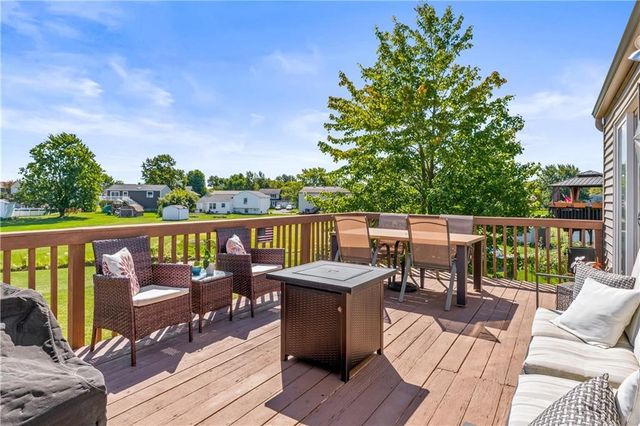 1601 Flaxen Drive, Farmington, NY 14425