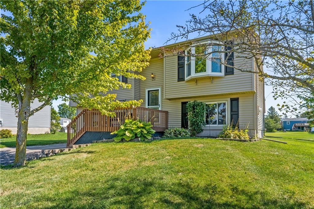 1601 Flaxen Drive, Farmington, NY 14425