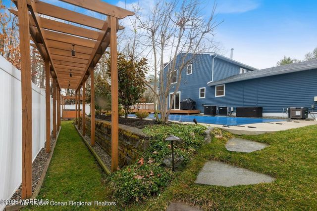 5 Liberty Court, Howell, NJ 07731