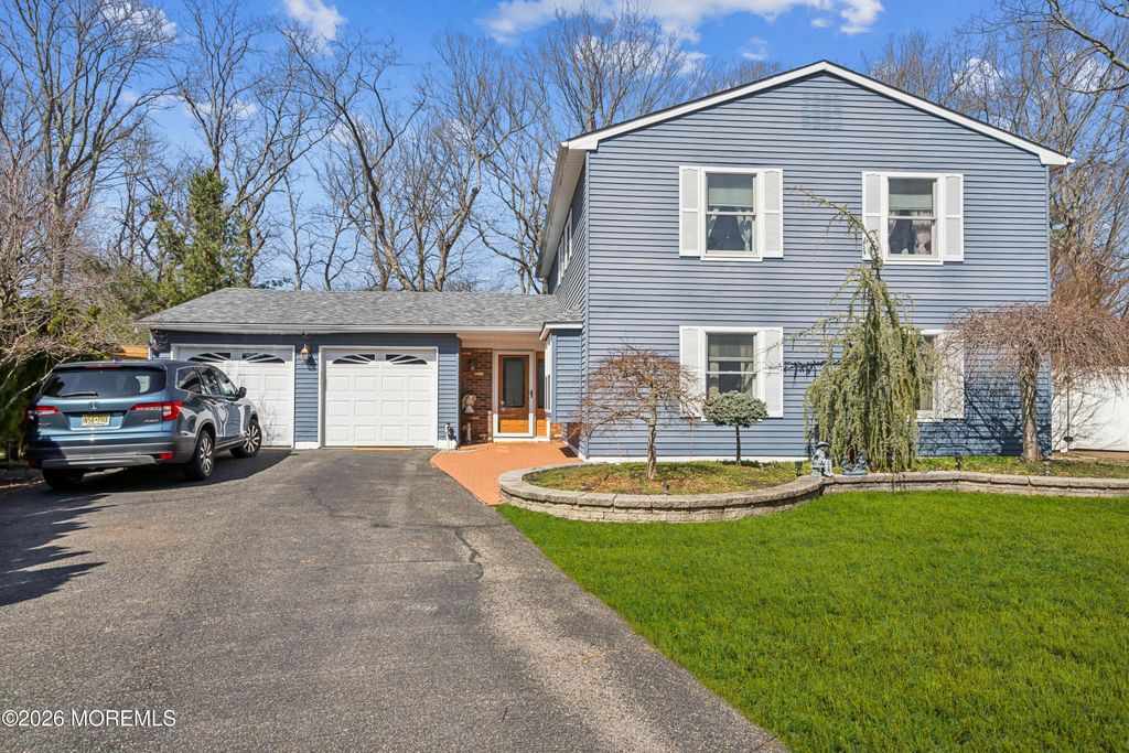 5 Liberty Court, Howell, NJ 07731