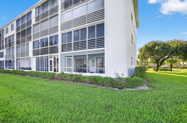 1090 Guildford E 1090, Boca Raton, FL 33434