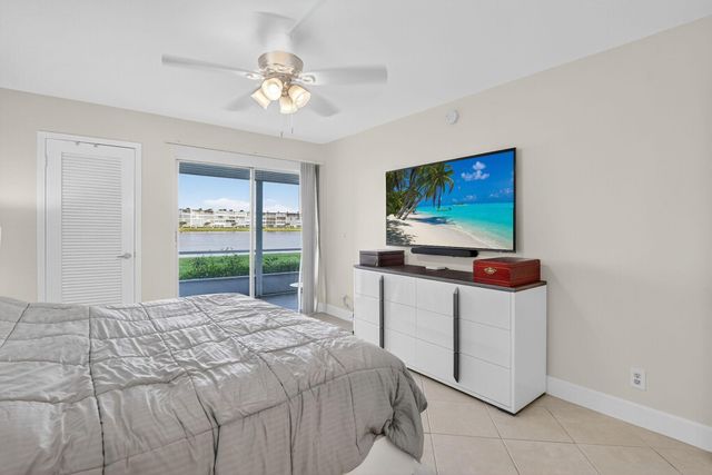 1090 Guildford E 1090, Boca Raton, FL 33434