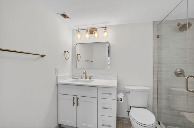 1090 Guildford E 1090, Boca Raton, FL 33434