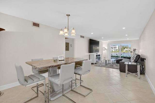 1090 Guildford E 1090, Boca Raton, FL 33434