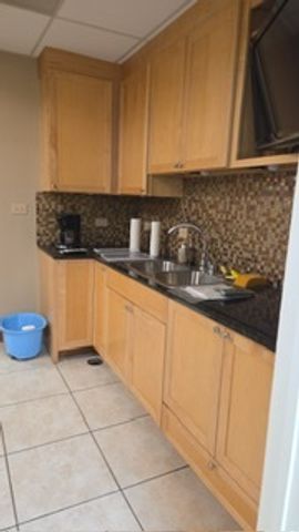 1019 W Madison Street W, Oak Park, IL 60302