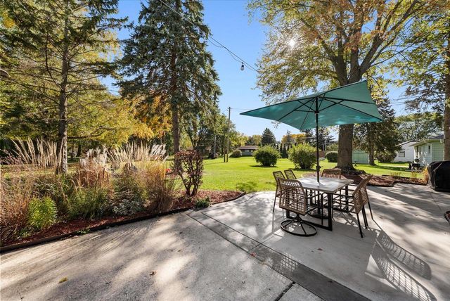 5210 S Froemming DRIVE, Hales Corners, WI 53130