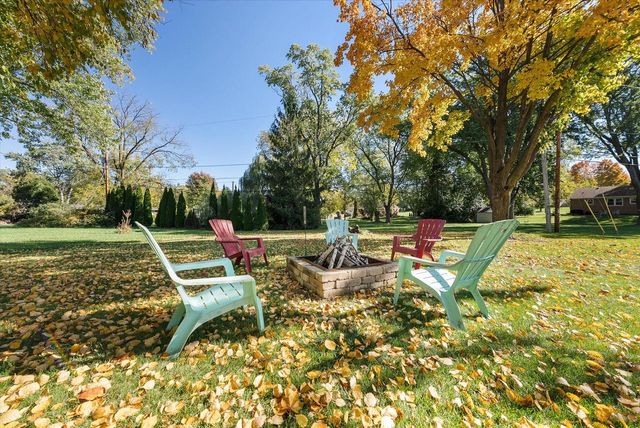 5210 S Froemming DRIVE, Hales Corners, WI 53130