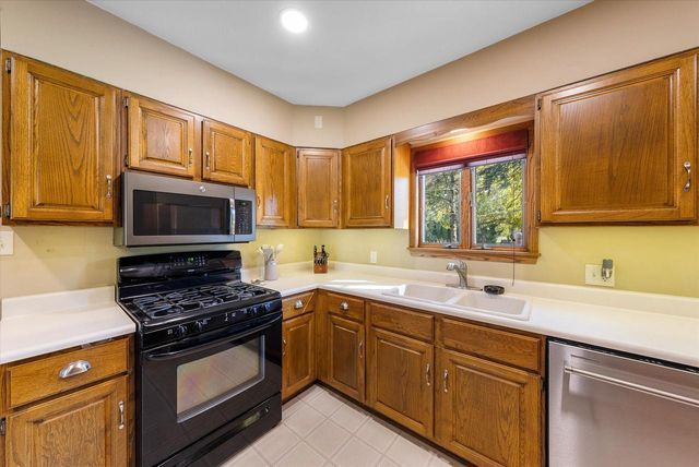 5210 S Froemming DRIVE, Hales Corners, WI 53130