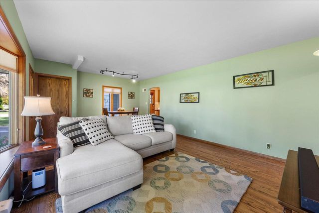 5210 S Froemming DRIVE, Hales Corners, WI 53130