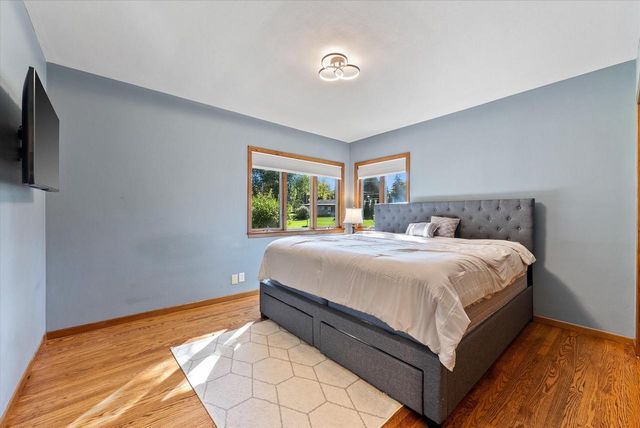 5210 S Froemming DRIVE, Hales Corners, WI 53130