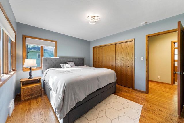 5210 S Froemming DRIVE, Hales Corners, WI 53130