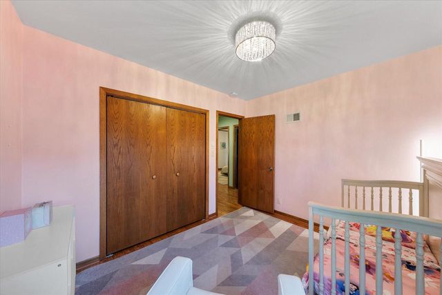 5210 S Froemming DRIVE, Hales Corners, WI 53130