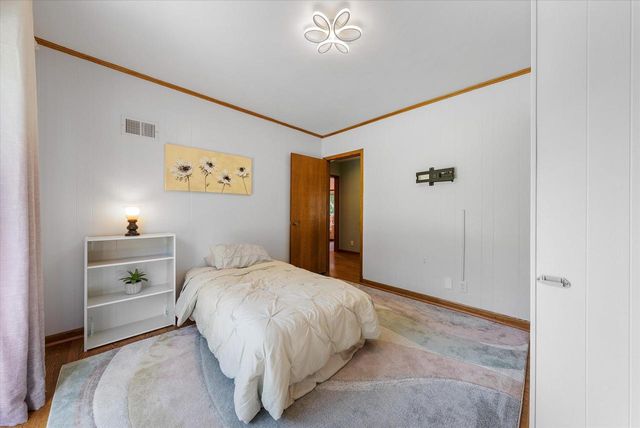 5210 S Froemming DRIVE, Hales Corners, WI 53130