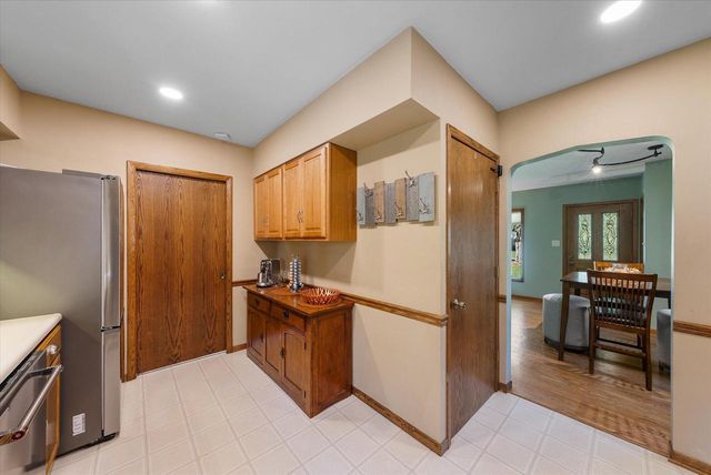 5210 S Froemming DRIVE, Hales Corners, WI 53130