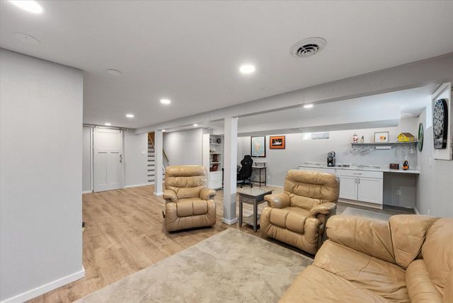 5210 S Froemming DRIVE, Hales Corners, WI 53130