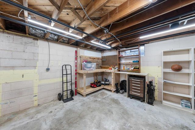 5210 S Froemming DRIVE, Hales Corners, WI 53130