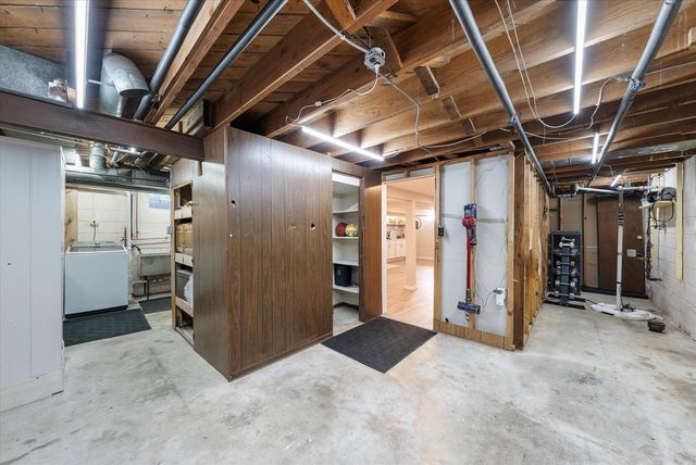 5210 S Froemming DRIVE, Hales Corners, WI 53130