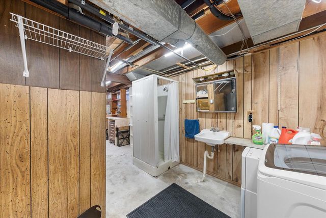 5210 S Froemming DRIVE, Hales Corners, WI 53130