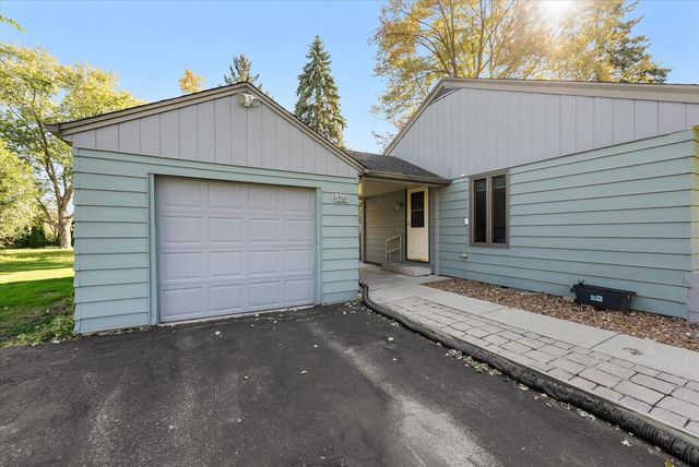 5210 S Froemming DRIVE, Hales Corners, WI 53130