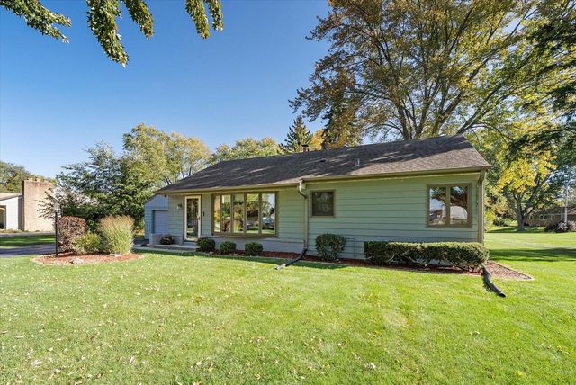5210 S Froemming DRIVE, Hales Corners, WI 53130