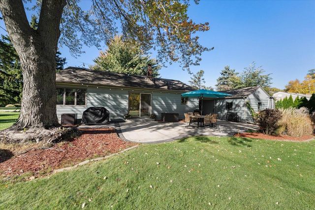 5210 S Froemming DRIVE, Hales Corners, WI 53130