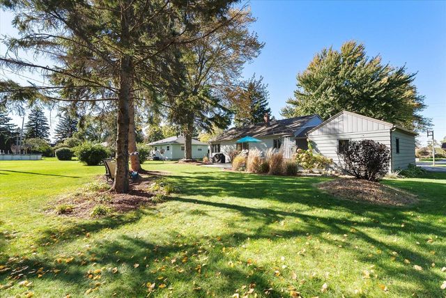 5210 S Froemming DRIVE, Hales Corners, WI 53130