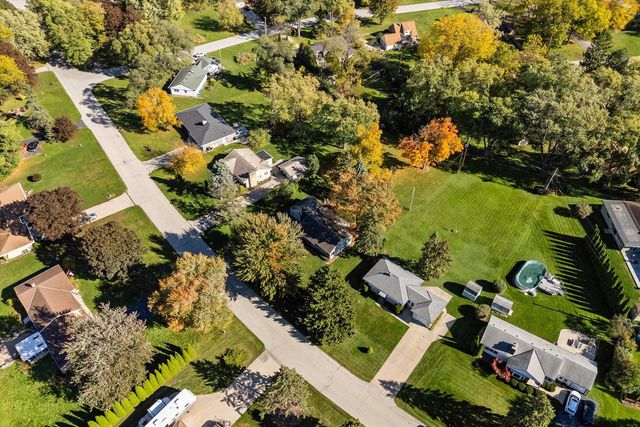 5210 S Froemming DRIVE, Hales Corners, WI 53130