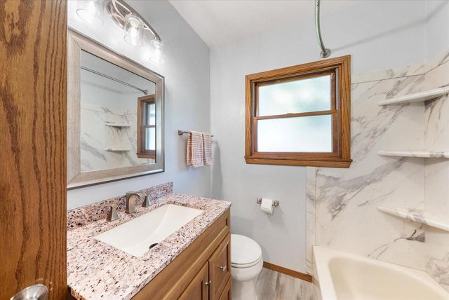 5210 S Froemming DRIVE, Hales Corners, WI 53130