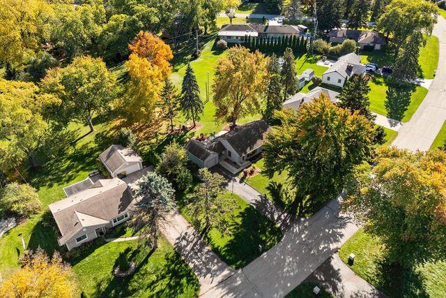 5210 S Froemming DRIVE, Hales Corners, WI 53130