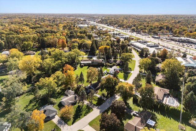 5210 S Froemming DRIVE, Hales Corners, WI 53130