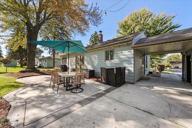 5210 S Froemming DRIVE, Hales Corners, WI 53130